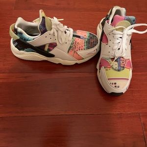 Nike Air Huarache multi color Size 9 run small worn less than 5 times!!!!!!